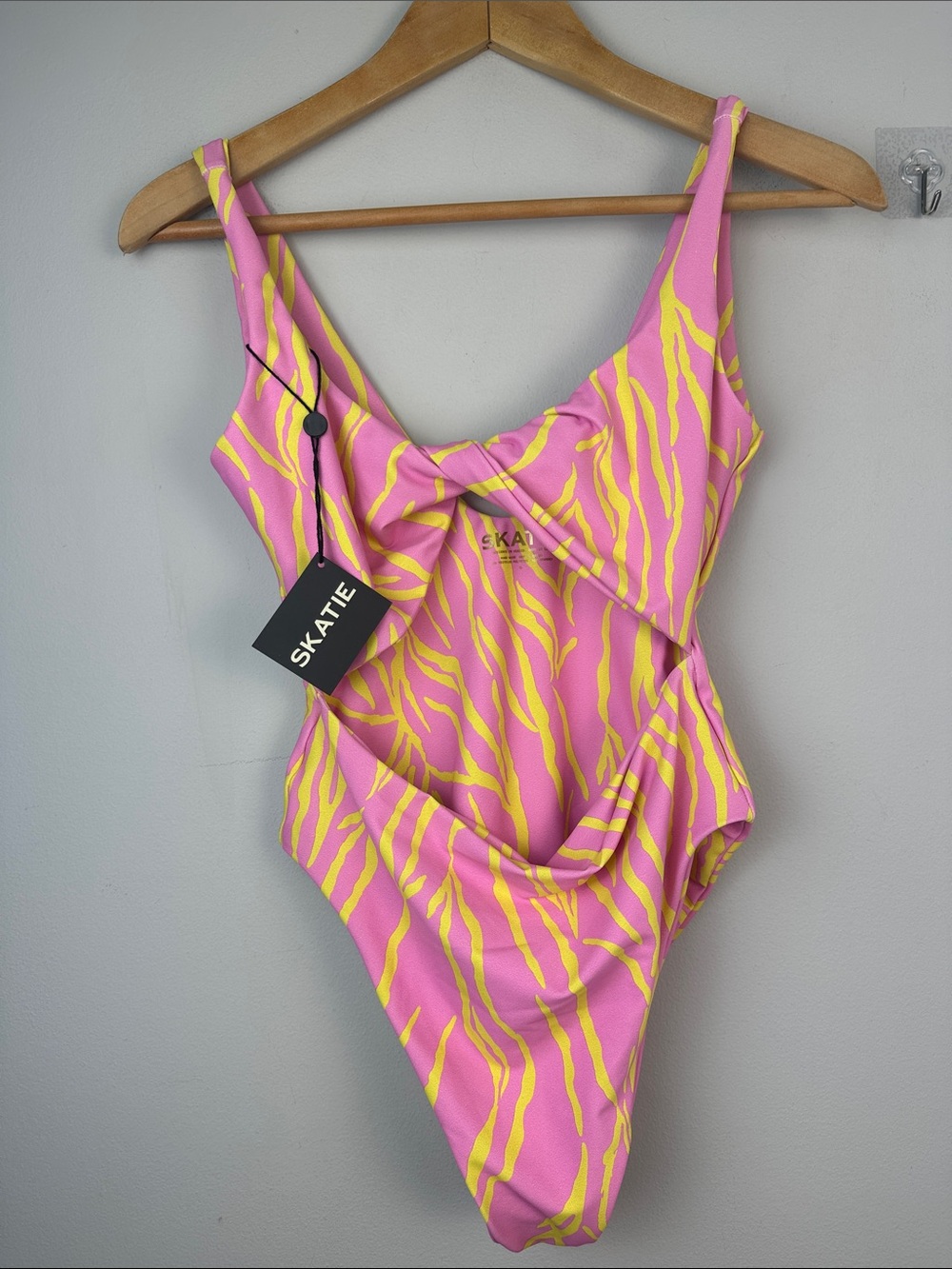 NEW Skatie Chloe One Piece Swimsuit Medium in Cabo Print Moderate Coverage Beach - Picture 11 of 16
